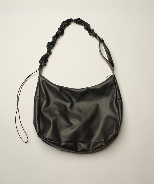 Lui's（ルイス）の「【Neucon/ニューコン】シンセティックレザーシャーリングショルダーバッグ（ショルダーバッグ・メンズ・ブラック/チャコールグレー・FREE）」の21枚目の写真