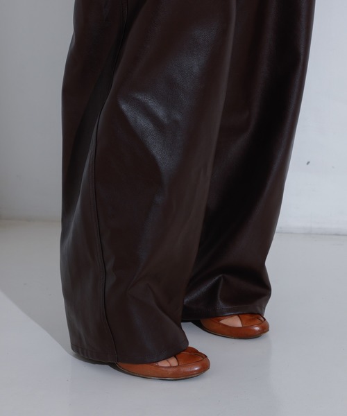 NOMINE(ノミネ)の「フェイクレザー カーブ パンツ(その他パンツ・レディース・ブラウン/ブラック・フリー/S/M)」の13枚目の写真