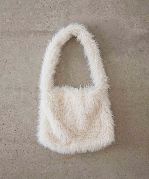 EFOLE（エフォル）の「Fakefur volume onehandle shoulder bag/フェイクファー ボリューム ワンハンドル ショルダー バッグ（ショルダーバッグ・レディース・オフホワイト/ブラウン/イエロー・FREE）」の15枚目の写真