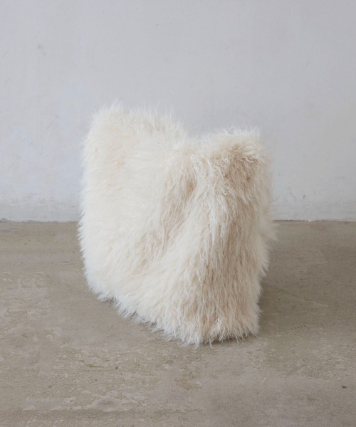 EFOLE（エフォル）の「Fakefur volume onehandle shoulder bag/フェイクファー ボリューム ワンハンドル ショルダー バッグ（ショルダーバッグ・レディース・オフホワイト/ブラウン/イエロー・FREE）」の16枚目の写真