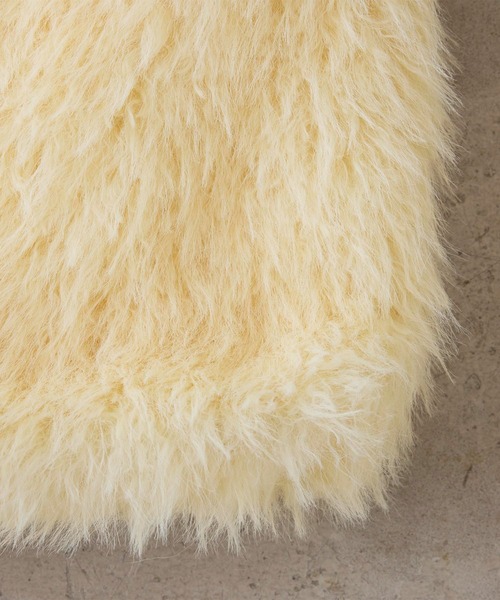 EFOLE（エフォル）の「Fakefur volume onehandle shoulder bag/フェイクファー ボリューム ワンハンドル ショルダー バッグ（ショルダーバッグ・レディース・オフホワイト/ブラウン/イエロー・FREE）」の4枚目の写真