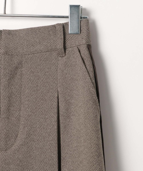 PAGEBOY（ページボーイ）の「ヘリンボーンタックパンツ（スラックス・レディース・ブラウン/ブラック/チャコールグレー・MEDIUM/SMALL）」の6枚目の写真