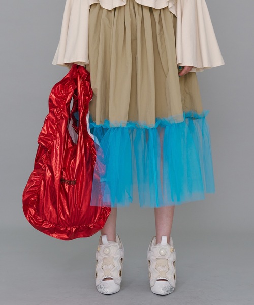 NON TOKYO（ノントーキョー）の「FRILL ECO BAG(L)（ショルダーバッグ・レディース・レッド/ブルー・FREE）」の2枚目の写真