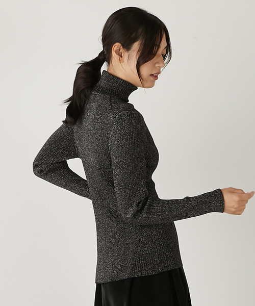MELROSE claire(メルローズ クレール)の「【控えめなラメ入りレーヨンポリエステルワイドリブタートルネックプルオーバー】(ニット/セーター・レディース・グレイッシュベージュ/ブラック・FREE)」の18枚目の写真