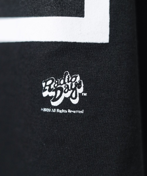 ARCHIVER(アーカイバ)の「【Radio Days】AUDREY HEPBURN S/S TEE オードリーヘップバーン プリントTシャツ(Tシャツ/カットソー・レディース・ブラック/ホワイト・LARGE/MEDIUM)」の5枚目の写真