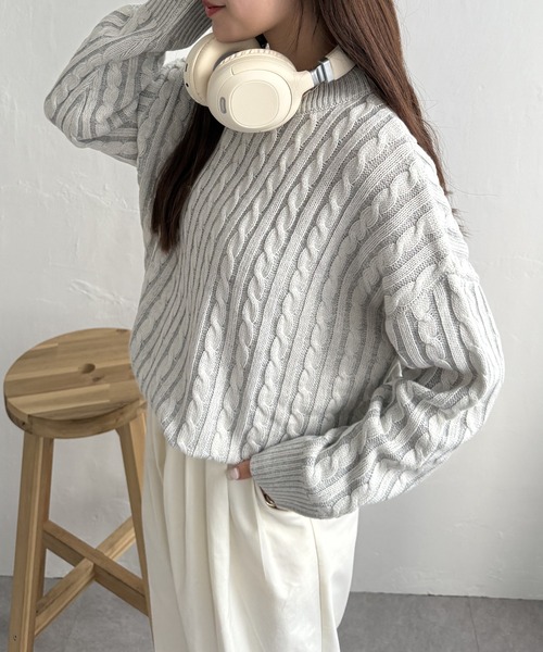 ikka（イッカ）の「ケーブルニットプルオーバー（ニット/セーター・レディース・ライトグレー/スカイブルー/エメラルド/ネイビー・M/L/S）」の2枚目の写真