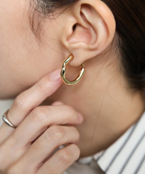 select MOCA（セレクトモカ）の「ニュアンスフープイヤリング（イヤリング・レディース・シルバー/ゴールド・FREE）」の2枚目の写真