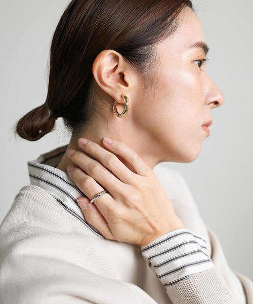 select MOCA（セレクトモカ）の「ニュアンスフープイヤリング（イヤリング・レディース・シルバー/ゴールド・FREE）」の4枚目の写真