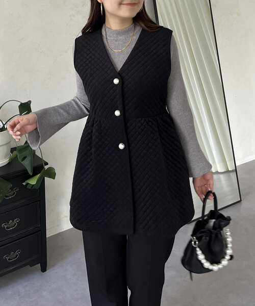 prose verse(プロズヴェール)の「パールボタンキルティングベロアジレ(ベスト・レディース・ブラック・LARGE/MEDIUM)」の7枚目の写真