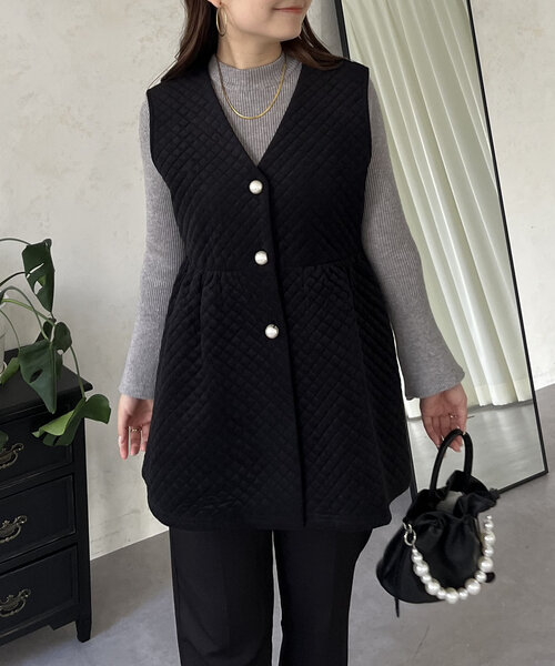 prose verse(プロズヴェール)の「パールボタンキルティングベロアジレ(ベスト・レディース・ブラック・LARGE/MEDIUM)」の8枚目の写真