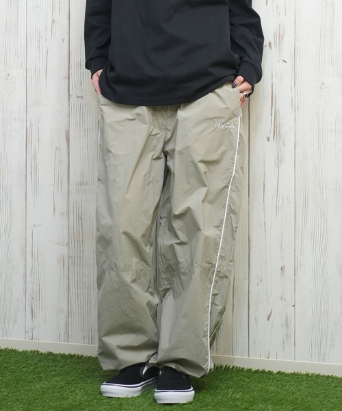 RVCA（ルーカ）の「RVCA/ルーカ セットアップ トラックパンツ BF043-707（その他パンツ・レディース・ベージュ/ブラック・L/M）」の2枚目の写真