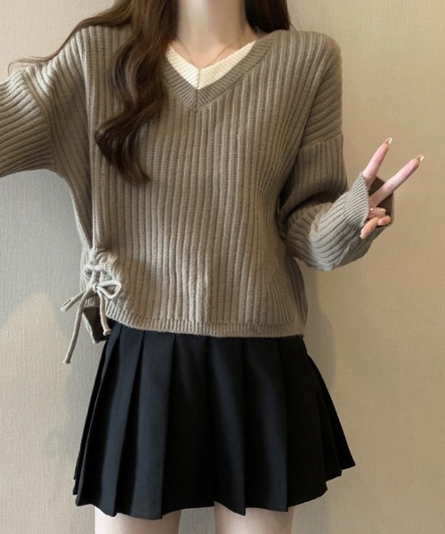 by LEGNA(バイレグナ)の「裾のドロストがデザインのワンポイント。裾ドロストニットプルオーバー(ニット/セーター・レディース・グレー/ブラック/ホワイト/モカ・FREE)」の4枚目の写真