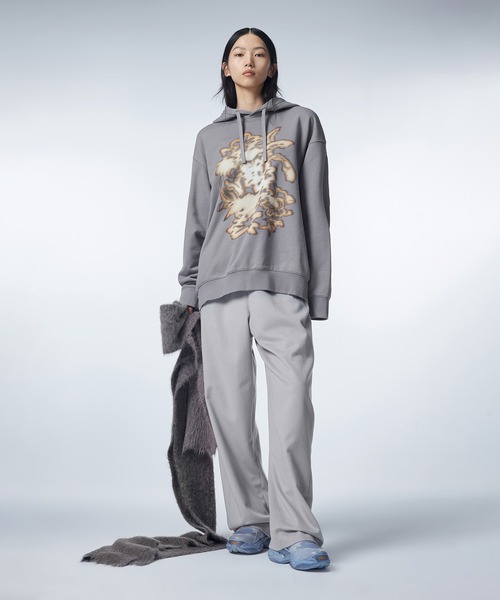 JNBY(ジェーエヌビーワイ)の「【ZOZOTOWN限定】Bold Printed Oversized Sweatshirt /スウェット(スウェット・レディース・グレー/ブラック・40/38/36)」の4枚目の写真
