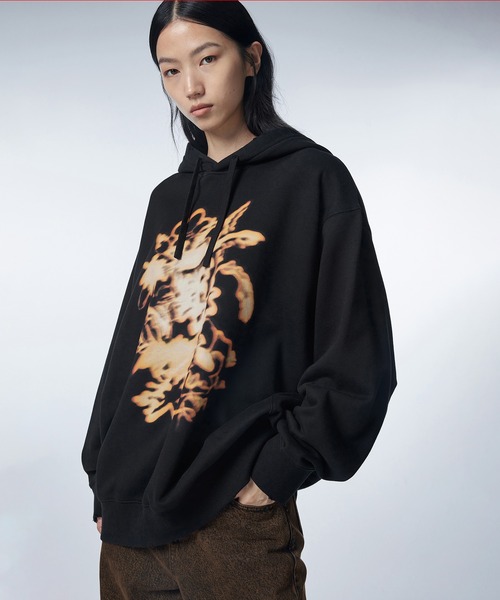 JNBY(ジェーエヌビーワイ)の「【ZOZOTOWN限定】Bold Printed Oversized Sweatshirt /スウェット(スウェット・レディース・グレー/ブラック・40/38/36)」の16枚目の写真