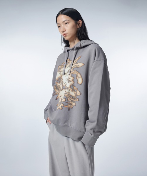 JNBY(ジェーエヌビーワイ)の「【ZOZOTOWN限定】Bold Printed Oversized Sweatshirt /スウェット(スウェット・レディース・グレー/ブラック・40/38/36)」の3枚目の写真