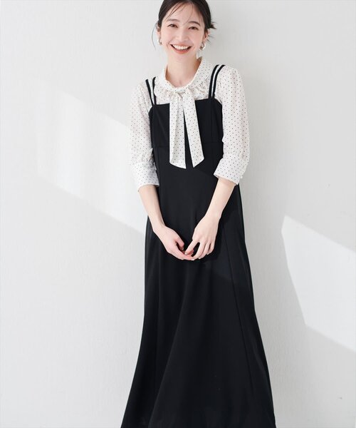 natural couture(ナチュラルクチュール)の「カットジョーゼットキャミワンピース(ワンピース・レディース・グレイッシュベージュ/グレー/ブラック/モカ/ドット・FREE)」の2枚目の写真