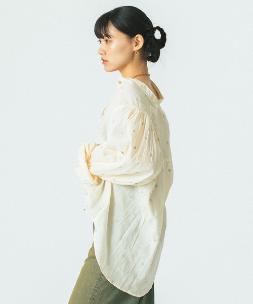 ROSE BUD（ローズバッド）の「(GENE HEAVENS)STAR EMBROIDERY SHIRT（シャツ/ブラウス・レディース・ブラック/ホワイト・ONE SIZE）」の7枚目の写真