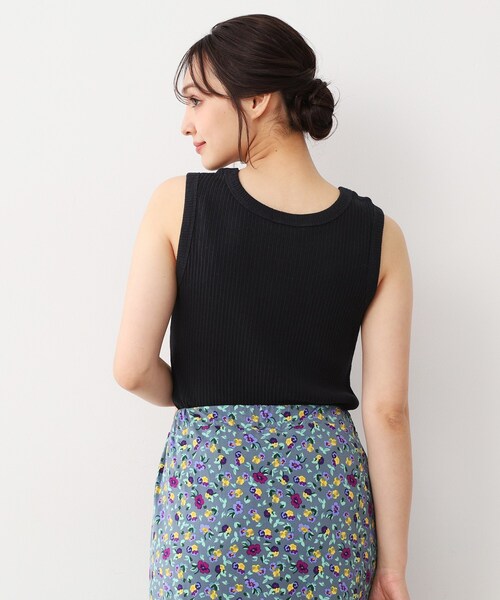 LAURA ASHLEY(ローラアシュレイ)の「【洗える/ストレッチ】アイレット ベーシックタンクトップ(タンクトップ・レディース・オフホワイト/ブラック/ベージュ・38/40)」の17枚目の写真