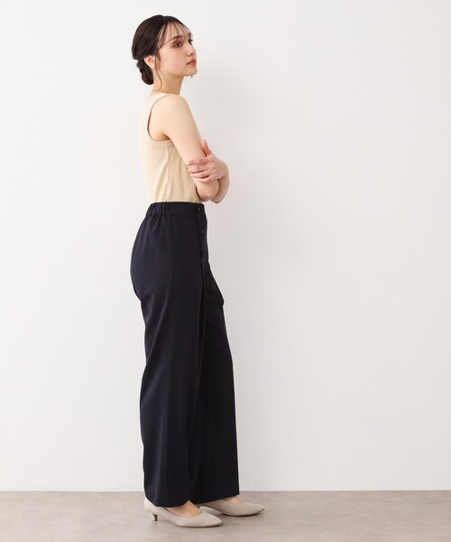LAURA ASHLEY(ローラアシュレイ)の「【洗える/ストレッチ】アイレット ベーシックタンクトップ(タンクトップ・レディース・オフホワイト/ブラック/ベージュ・38/40)」の11枚目の写真