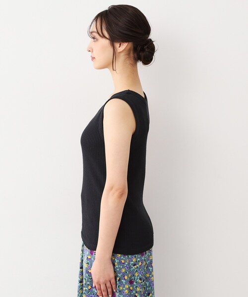 LAURA ASHLEY(ローラアシュレイ)の「【洗える/ストレッチ】アイレット ベーシックタンクトップ(タンクトップ・レディース・オフホワイト/ブラック/ベージュ・38/40)」の8枚目の写真
