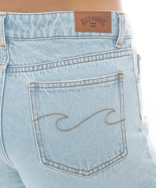 BILLABONG(ビラボン)の「BILLABONG レディース 【BBG BEACHLOVERJEANS】 CRUSH SHORTS DENIM デニムパンツ 【2025年春夏モデル】/ビラボンデニムショートパンツ(デニムパンツ・レディース・ブルー/ライトブルー・MEDIUM/LARGE)」の7枚目の写真