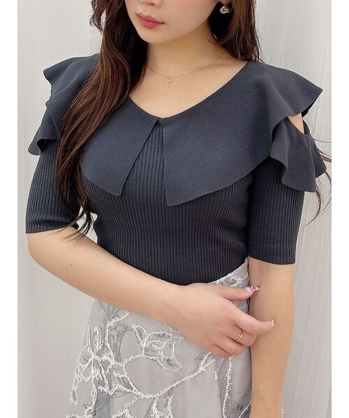 MERCURYDUO(マーキュリーデュオ)の「オープンショルダーラッフルハーフスリーブニット(ニット/セーター・レディース・ミント/ラベンダー/ブラック/ライトブルー/オフホワイト/チャコールグレー・FREE)」の1枚目の写真