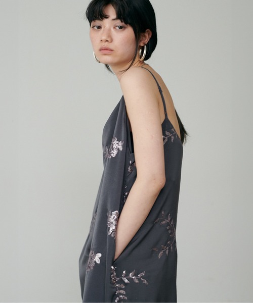 LARUTA（ラルータ）の「【LARUTA】フラワースパンコール刺繍チュニックワンピース（キャミソール・レディース・カーキ/チャコールグレー/ベージュ・FREE）」の9枚目の写真