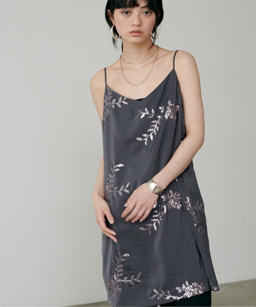 LARUTA（ラルータ）の「【LARUTA】フラワースパンコール刺繍チュニックワンピース（キャミソール・レディース・カーキ/チャコールグレー/ベージュ・FREE）」の16枚目の写真