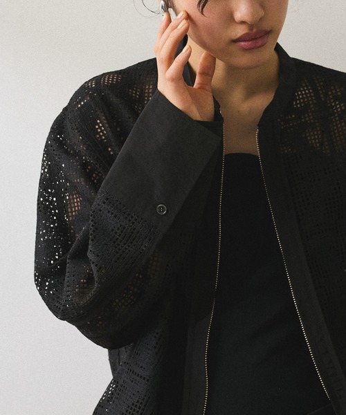 ADAM ET ROPE'（アダムエロペ）の「エンブロイダリーメッシュシャツ（シャツ/ブラウス・レディース・キナリ/ベージュ/ブラック・FREE）」の15枚目の写真