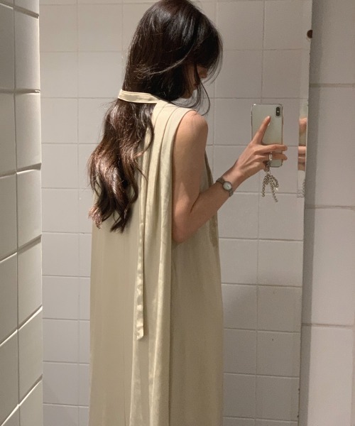 セール】【on:nue】Vネックノースリーブロングワンピース