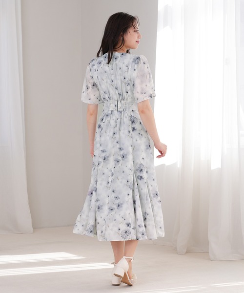 ASTORIA ODIER（アストリアオディール）の「にじみ花柄配色ワンピース（ワンピース・レディース・ライトグレー/ホワイト・MEDIUM）」の6枚目の写真