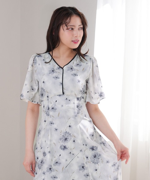 ASTORIA ODIER（アストリアオディール）の「にじみ花柄配色ワンピース（ワンピース・レディース・ライトグレー/ホワイト・MEDIUM）」の7枚目の写真