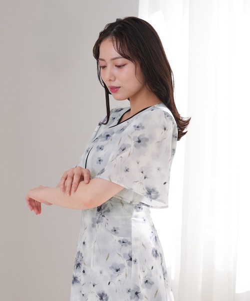 ASTORIA ODIER（アストリアオディール）の「にじみ花柄配色ワンピース（ワンピース・レディース・ライトグレー/ホワイト・MEDIUM）」の8枚目の写真