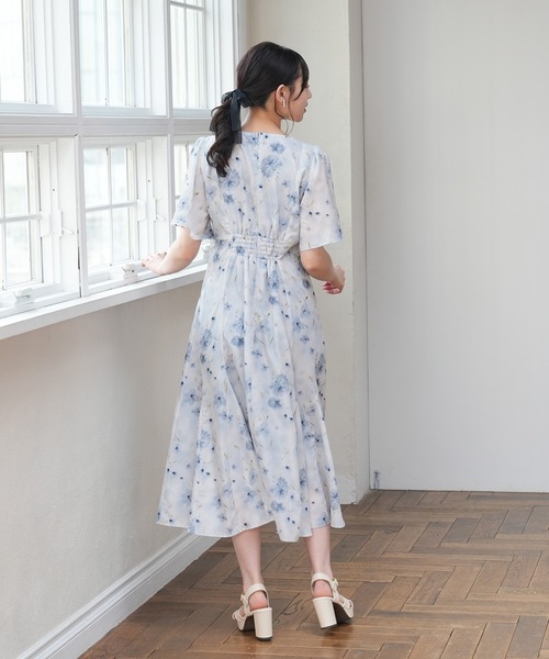 ASTORIA ODIER（アストリアオディール）の「にじみ花柄配色ワンピース（ワンピース・レディース・ライトグレー/ホワイト・MEDIUM）」の12枚目の写真