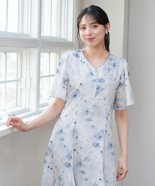 ASTORIA ODIER（アストリアオディール）の「にじみ花柄配色ワンピース（ワンピース・レディース・ライトグレー/ホワイト・MEDIUM）」の14枚目の写真