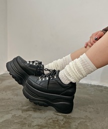 厚底ブラックスニーカー