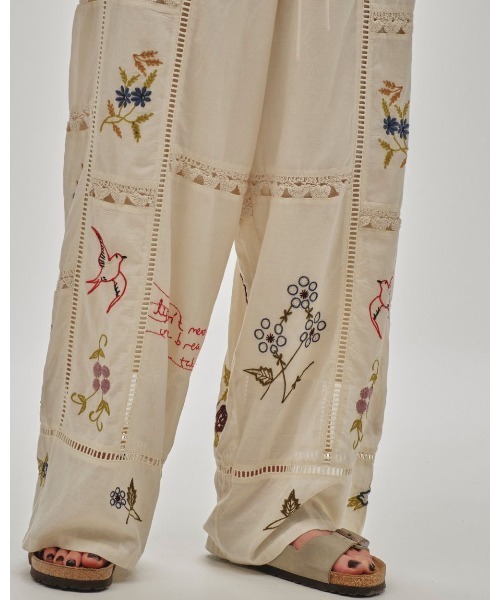 TODAYFUL 刺繍入りパンツ 36 TODAYFUL（トゥデイフル）の「TODAYFUL Embroidery Patchwork Trousers