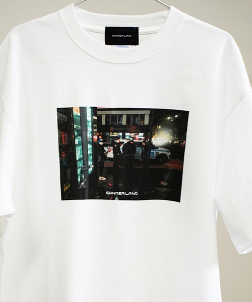 BASIS（ベイシス）の「SANDER LAND 8.2ozオーガニックコットン NY night 半袖Tシャツ（Tシャツ/カットソー・メンズ・ホワイト/ブラック・MEDIUM/LARGE/X-LARGE）」の9枚目の写真