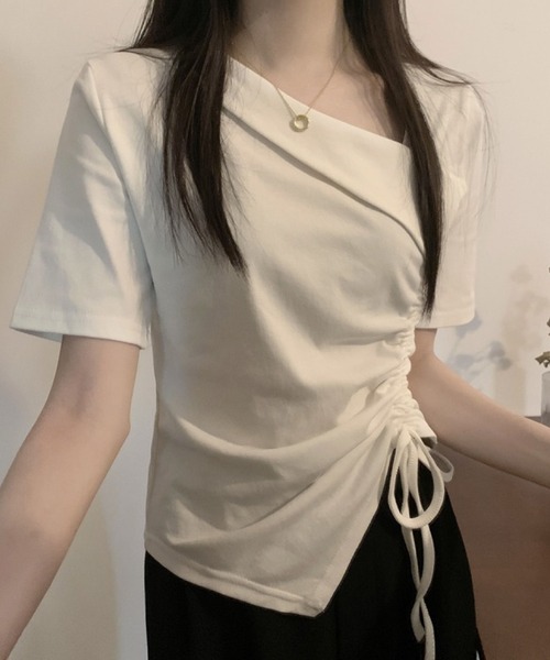2ly2(トゥーリートゥー)の「着るだけでこなれ感◎アシメギャザーTシャツ(Tシャツ/カットソー・レディース・ホワイト/ピンク/ブラック・FREE)」の6枚目の写真