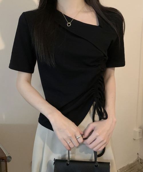 2ly2(トゥーリートゥー)の「着るだけでこなれ感◎アシメギャザーTシャツ(Tシャツ/カットソー・レディース・ホワイト/ピンク/ブラック・FREE)」の9枚目の写真