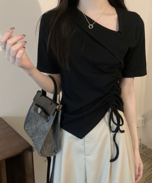 2ly2(トゥーリートゥー)の「着るだけでこなれ感◎アシメギャザーTシャツ(Tシャツ/カットソー・レディース・ホワイト/ピンク/ブラック・FREE)」の10枚目の写真