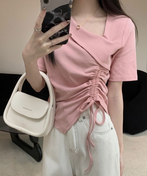 2ly2(トゥーリートゥー)の「着るだけでこなれ感◎アシメギャザーTシャツ(Tシャツ/カットソー・レディース・ホワイト/ピンク/ブラック・FREE)」の11枚目の写真