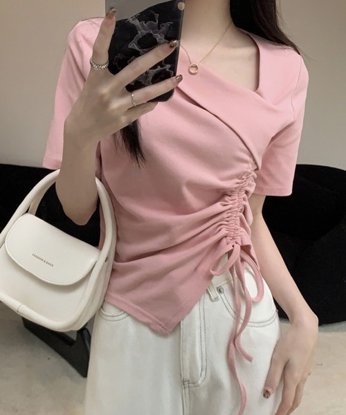 2ly2(トゥーリートゥー)の「着るだけでこなれ感◎アシメギャザーTシャツ(Tシャツ/カットソー・レディース・ホワイト/ピンク/ブラック・FREE)」の12枚目の写真
