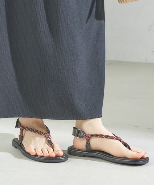 REMME（レメ）の「REMME:コード フリップ フロップ サンダル（サンダル・レディース・ブラウン/レッド・38/36/37）」の3枚目の写真