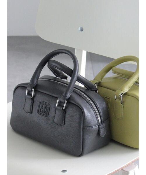 Te chichi（テチチ）の「エンボスロゴミニボストン《2025summer catalog item》（ハンドバッグ・レディース・グリーン/オフホワイト/チャコールグレー・F）」の2枚目の写真