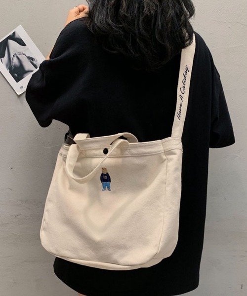 VIBGYOR(ヴィブジョー)の「urbanfemine./A4収納 くま キャンバストートバッグ U7237(トートバッグ・レディース・ブラック/ホワイト・FREE)」の9枚目の写真