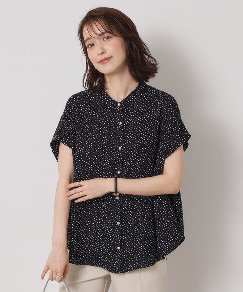 ITS'DEMO（イッツデモ）の「【接触冷感／手洗い可】ショルダータックブラウス（シャツ/ブラウス・レディース・ブラック系/ネイビー/ホワイト系3/レッド系1/サックスブルー・00）」の3枚目の写真