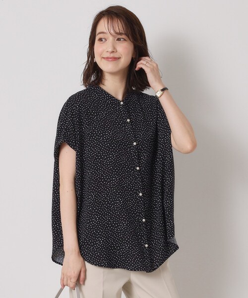 ITS'DEMO（イッツデモ）の「【接触冷感／手洗い可】ショルダータックブラウス（シャツ/ブラウス・レディース・ブラック系/ネイビー/ホワイト系3/レッド系1/サックスブルー・00）」の17枚目の写真