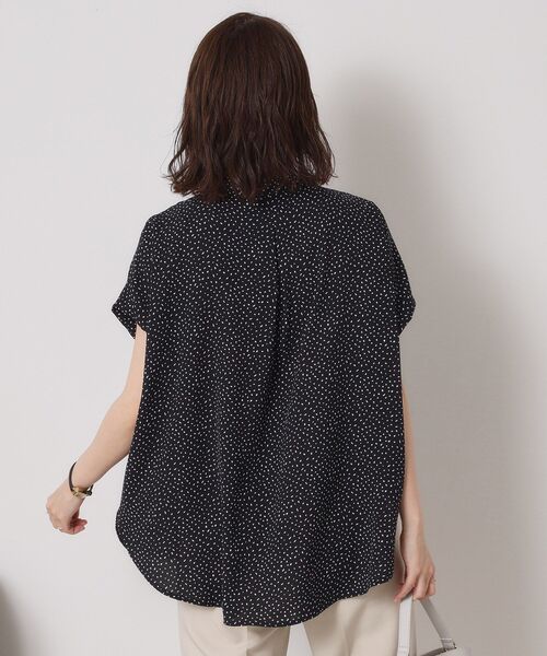 ITS'DEMO（イッツデモ）の「【接触冷感／手洗い可】ショルダータックブラウス（シャツ/ブラウス・レディース・ブラック系/ネイビー/ホワイト系3/レッド系1/サックスブルー・00）」の18枚目の写真