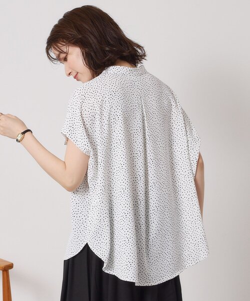 ITS'DEMO（イッツデモ）の「【接触冷感／手洗い可】ショルダータックブラウス（シャツ/ブラウス・レディース・ブラック系/ネイビー/ホワイト系3/レッド系1/サックスブルー・00）」の22枚目の写真